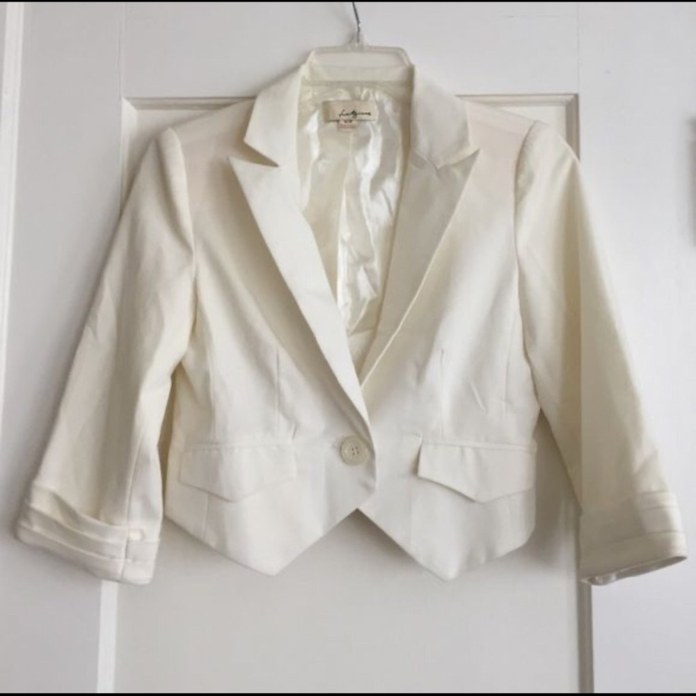 🚫SOLD🚫 Cropped blazer